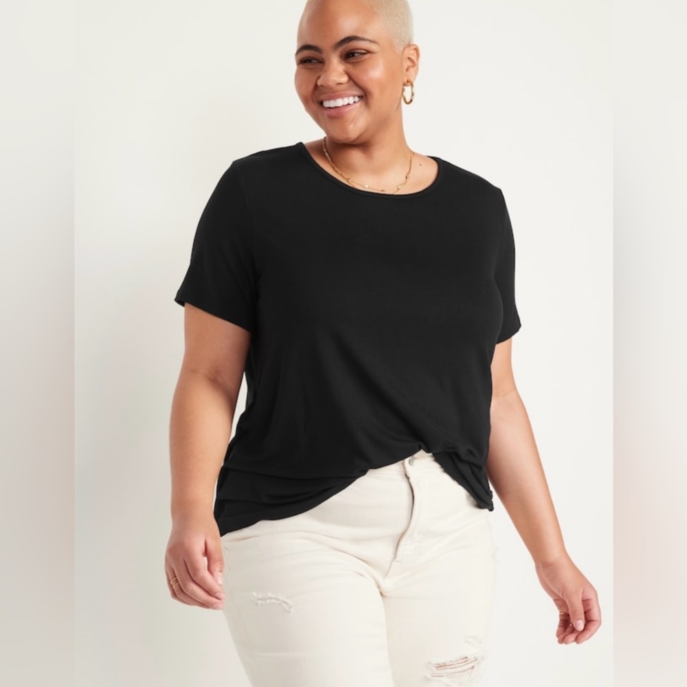 BNWT. Old Navy Black Crew Neck T-shirt. Size XL.